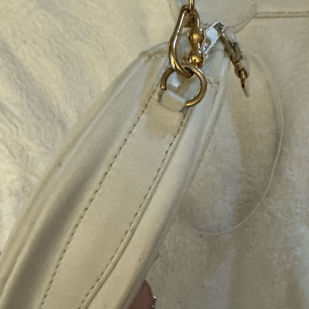 Gucci Cream Leather Crossbody Bag with Gold Accents - Picture 10 of 11